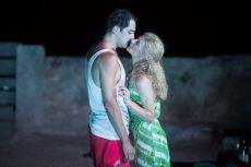 Η ΦΑΙΔΡΑ ΚΑΙΓΕΤΑΙ 