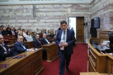  Το «Εκτός Ύλης» από τη Βουλή στο σπίτι μας 