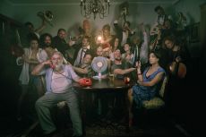 ΣΠΙΡΤΟΚΟΥΤΟ  THE MUSICAL  ΠΟΛΕΜΟΣ ΣΕ ΤΕΣΣΕΡΙΣ ΤΟΙΧΟΥΣ 
