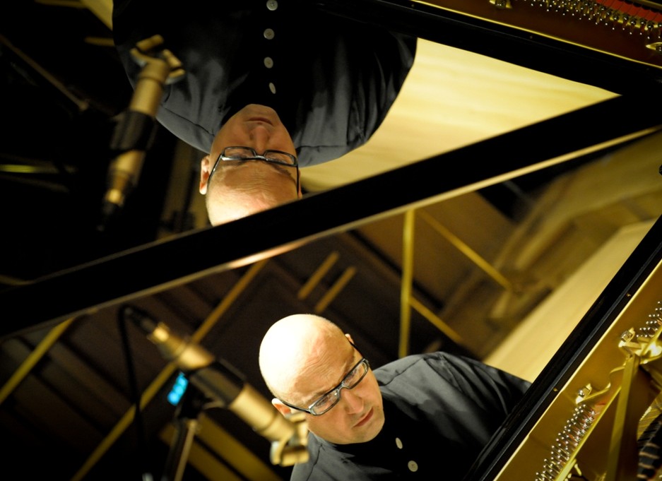 Y.Psihoyios piano