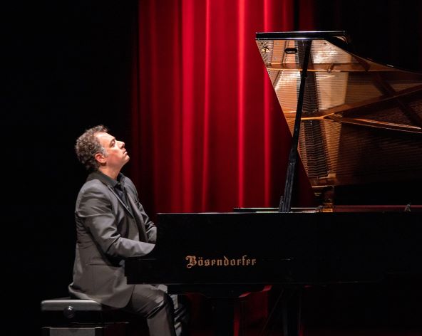 manolis neofytou